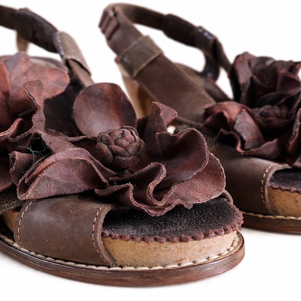 Neosens Rare Baladi Fantasy Floral Heels  Brown Sandals Size 9